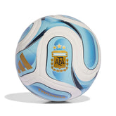 adidas balón frontal con diseño Argentina, identificación y durabilidad visual