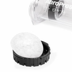 AeroPress filtros apilados resaltando textura ultrafina y eliminación de posos