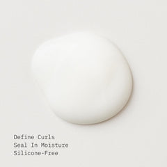 AG Care rizos definidos tras usar Re:Coil con brillo y control del frizz