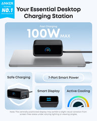 Anker detalle de cables retráctiles extendidos, limpieza y orden en escritorio