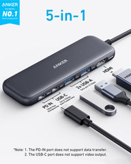 Anker detalle de conectores HDMI y USB ofreciendo versatilidad en conexiones multimedia