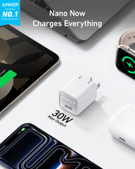 Anker Nano 30W con clavija plegable enfatizando portabilidad y facilidad de transporte