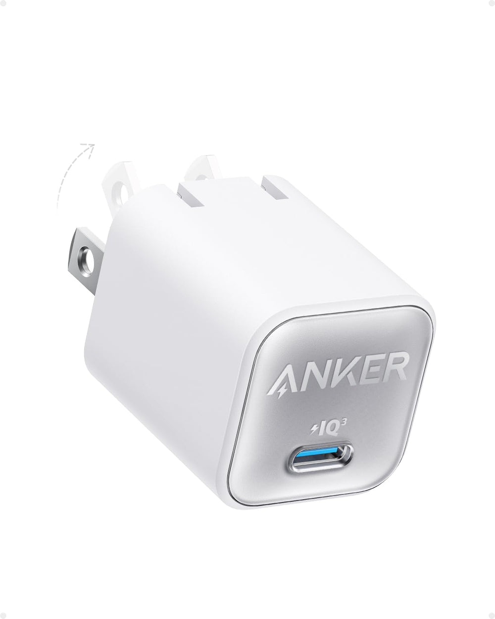 Anker Nano 30W vista frontal mostrando diseño compacto y puerto USB-C, carga rápida