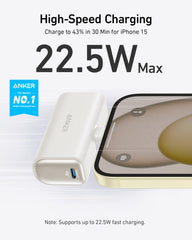 Close-up del conector USB-C plegable de Anker Nano mostrando facilidad de uso y orden