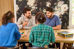 Asmodee partida en mesa de Splendor en juego, ideal para noches familiares