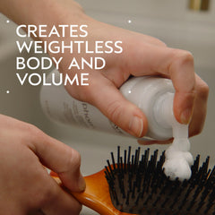 Aveda Phomollient textura de espuma aireada revela ligereza y brillo
