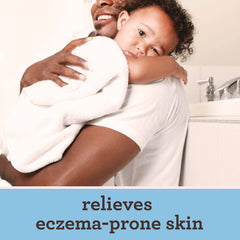 textura de la crema Aveeno Baby cerca que muestra hidratación no grasosa