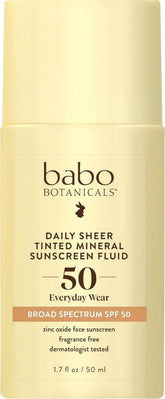 Babo Botanicals frontal del envase mostrando diseño y SPF 50