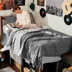 Bedsure vista frontal del set gris mostrando elegante apariencia y comodidad