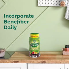 Benefiber mano sujetando la porción recomendada de gomitas para consumo fácil