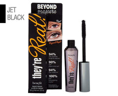Benefit they're real! mascara en uso efecto visual de pestañas más largas y definidas