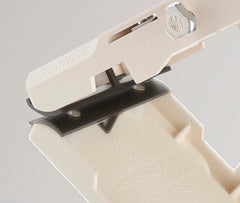 Benriner protector de seguridad sosteniendo pieza y evitando cortes accidentalmente