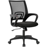 BestOffice vista frontal de la silla negra mostrando diseño ergonómico y ventilación