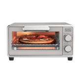 BLACK+DECKER frente del horno tostador muestra diseño compacto y uso múltiple