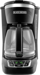 BLACK+DECKER vista frontal de la cafetera, diseño compacto y funcionamiento rápido