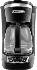 BLACK+DECKER vista frontal de la cafetera, diseño compacto y funcionamiento rápido