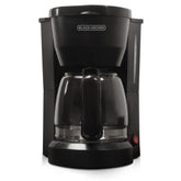 BLACK+DECKER vista frontal de la cafetera, diseño compacto y funcional