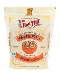 Bob's Red Mill primer plano de textura con avena y frutos secos que aporta crocancia