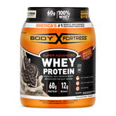 Body Fortress envase frontal Cookies N’ Crème muestra beneficio de proteína alta