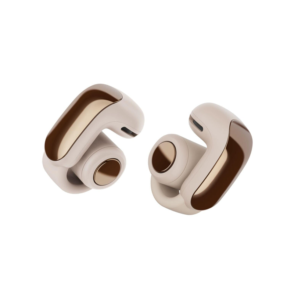 Bose Ultra Open Earbuds frontal en Driftwood Sand mostrando diseño y comodidad