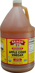 Bragg botella frontal 128 oz mostrando etiqueta y volumen, ideal para despensas