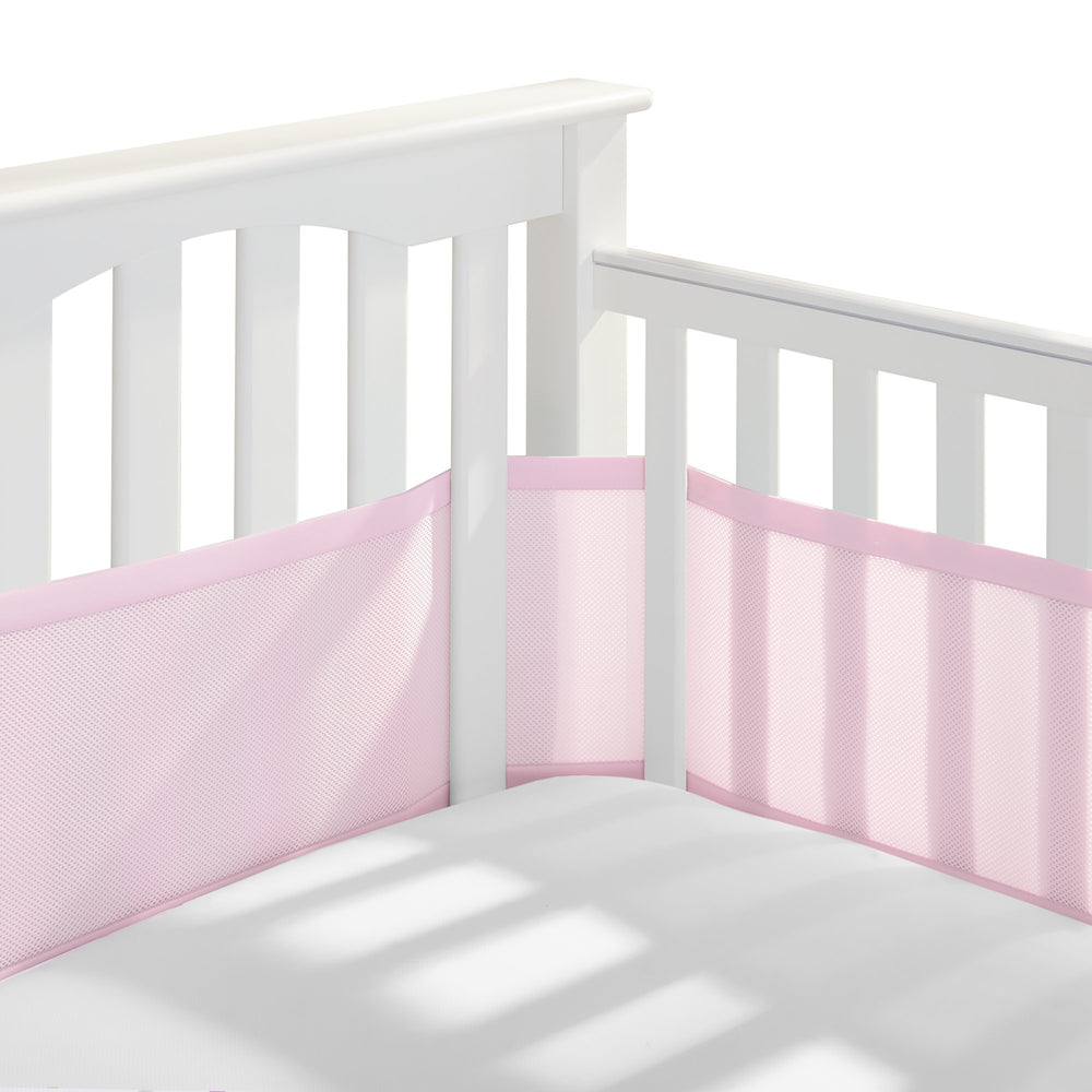 BreathableBaby frente del forro rosa mostrando espacio de ventilación