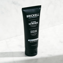 Brickell textura de la crema en primer plano, aspecto ligero y de rápida absorción