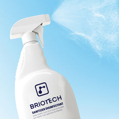 BRIOTECH en cocina desinfectando encimera seguro para alimentos