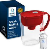 BRITA jarra metro frontal roja mostrando diseño compacto y fácil agarre