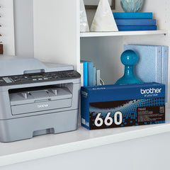 Brother TN-660 instalado en impresora, garantiza compatibilidad inmediata
