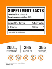 BulkSupplements cápsula en mano para tamaño y comodidad de toma