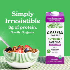 Granos de soja orgánica Califia Farms en primer plano transmitiendo pureza