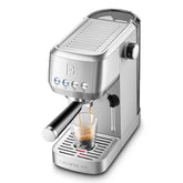 CASABREWS vista frontal de acero inoxidable con controles, elegante y duradera