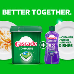 Cascade cápsula en mano para comparar tamaño y uso cotidiano