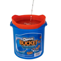 Chuckit! pelota flotando en agua, ideal para juegos en playa o lago