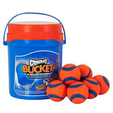 Chuckit! vista frontal del paquete de 8 pelotas con cubo, almacenamiento práctico