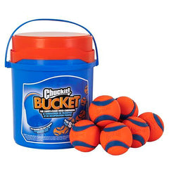 Chuckit! vista frontal del paquete de 8 pelotas con cubo, almacenamiento práctico