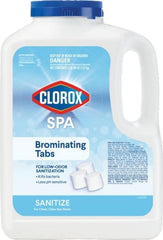 CLOROX Pool&Spa frente del envase mostrando presentación de 5 lb y conveniencia