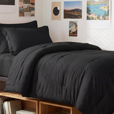 CozyLux edredón negro frente mostrando diseño limpio y confort