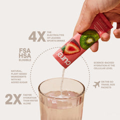 Cure Hydration bebida mezclada en vaso mostrando color tropical y claridad