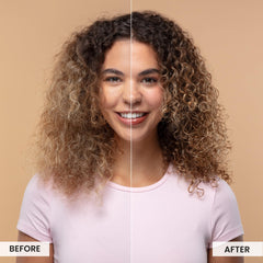 Curlsmith aplicando mascarilla en rizos para desenredar y nutrir