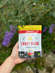 Dandy Blend taza servida demostrando aspecto tostado y reconfortante