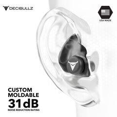 Decibullz comparación tamaño en mano para apreciar ergonomía y portabilidad