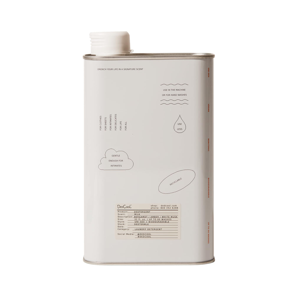DedCool botella frontal Milk mostrando diseño moderno y sostenibilidad
