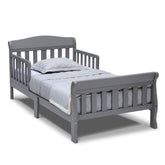 Delta Children vista frontal de la Canton en gris mostrando seguridad y estilo