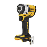 DEWALT vista frontal de la llave impactora mostrando control y potencia