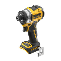 DEWALT DCF860B en uso con punta de impacto para mayor productividad