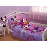 Disney Minnie edredón frontal mostrando diseño lavanda y mariposas, aporta encanto visual