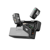 DJI Mic 2 imagen frontal del paquete mostrando componentes y beneficio de portabilidad