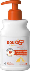 Douxo frasco frontal mostrando etiqueta y claridad para identificación rápida